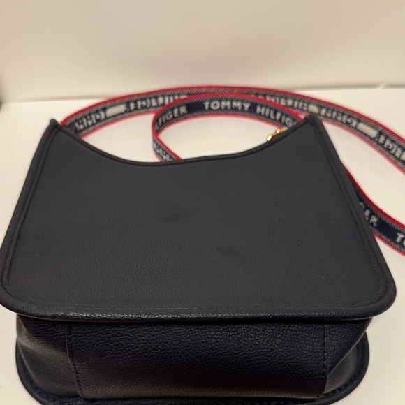 Tommy Hilfiger Navy Blue Monogram Crossbody Bag 45” Total Strap Length - Picture 13 of 16